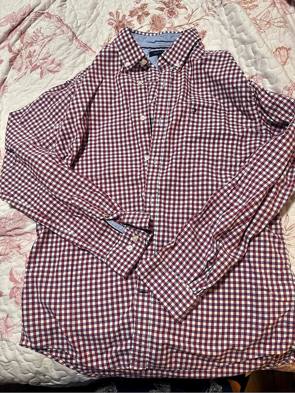 Tommy Hilfiger Gingham Button Down in Red & Blue Size XL Like New